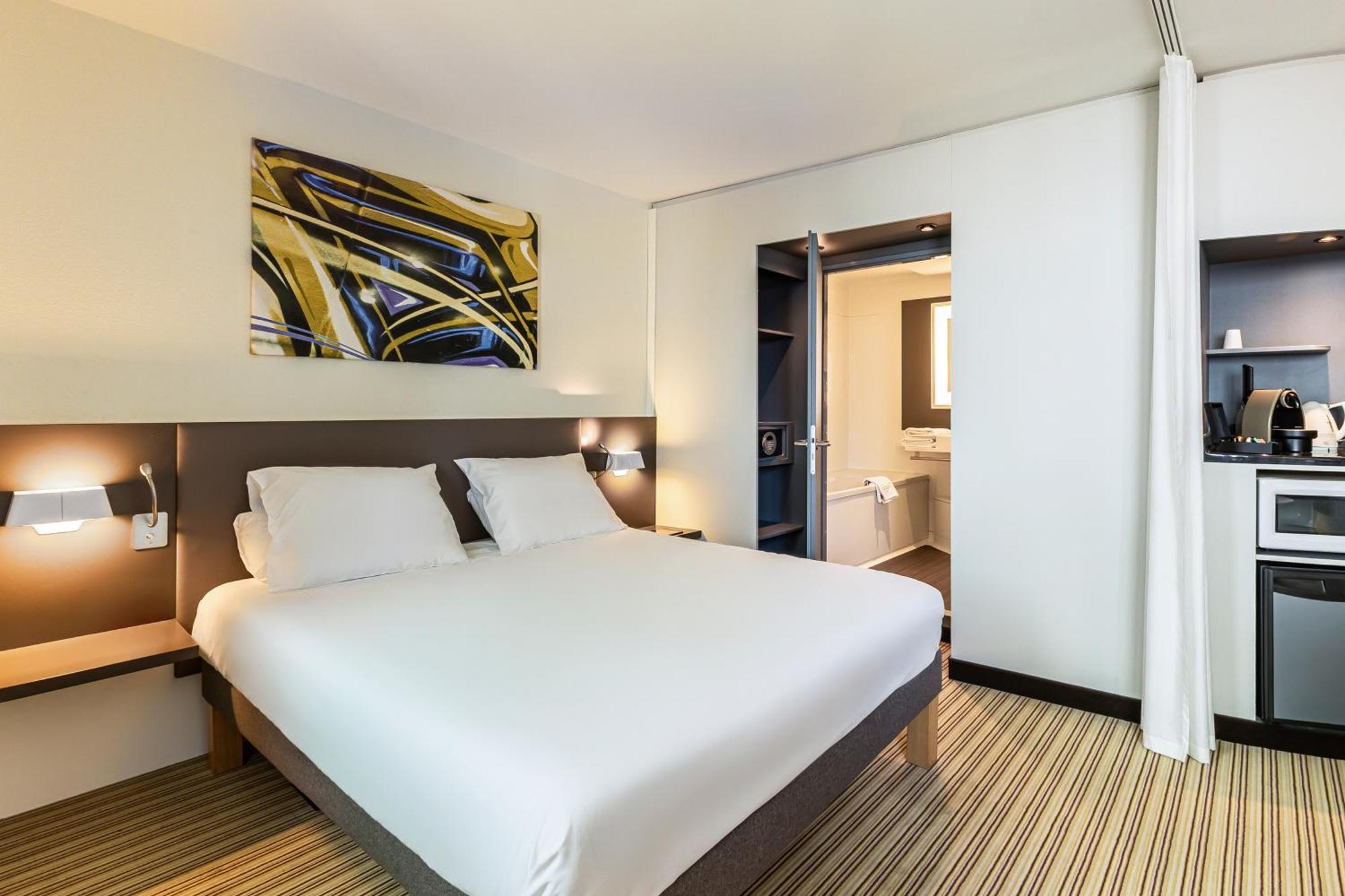 Executive Suite,1616872872:JPEG